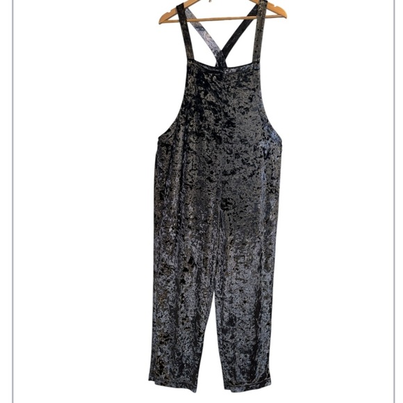 Urban Outfitters Velvet Overalls Women’s medium Blue Slouchy Pull On jumpsuit - Picture 1 of 6
